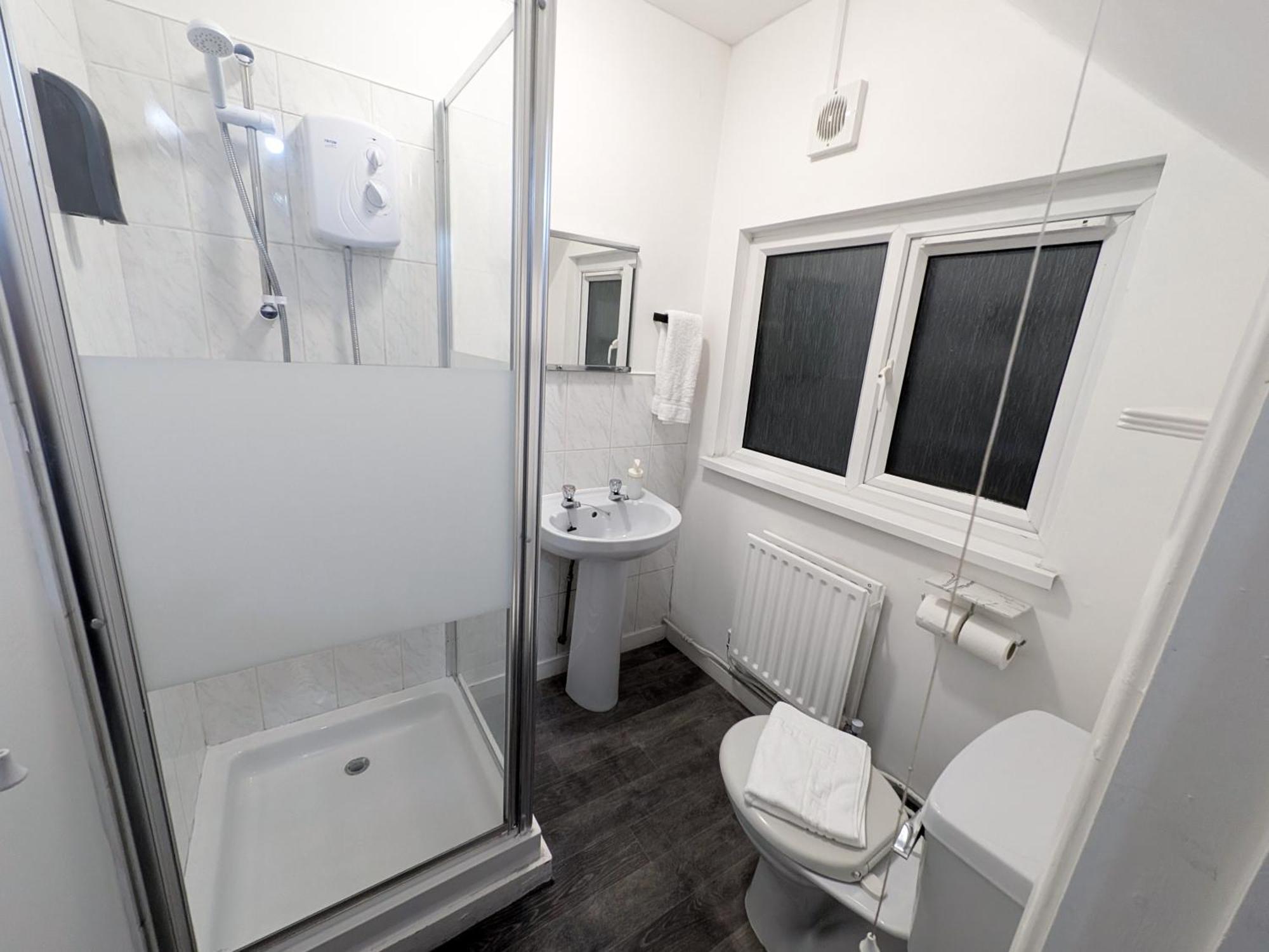 Apartment Stockhill Lane Spacious 3-Bedroom House With Private Parking
